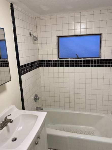 Building Photo - 101 Vine St