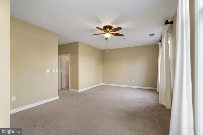 Building Photo - 35 E All Saints St