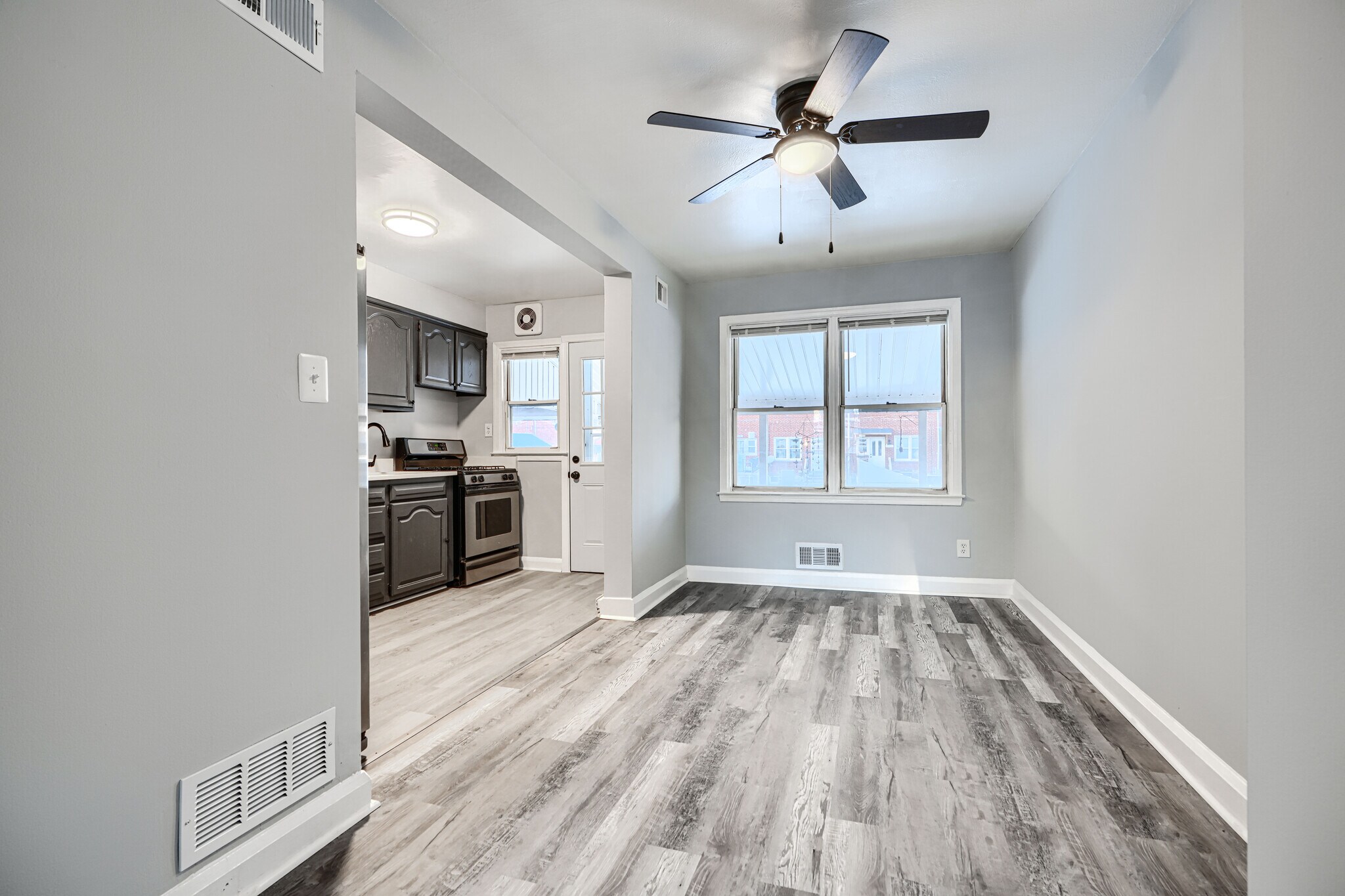 Building Photo - 2123 Graythorn Rd