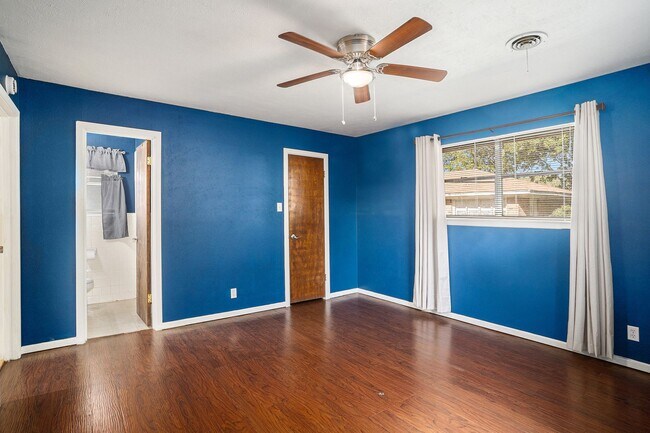 Building Photo - Great 3 Bedroom with Detached Workshop and...