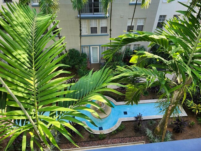 Building Photo - 533 NE 3rd Ave