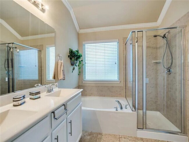 Building Photo - 840 English Ivy Dr