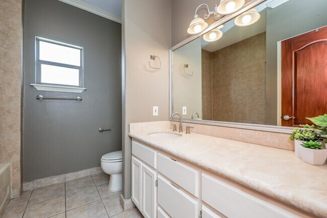 Building Photo - 6514 Grande Bay