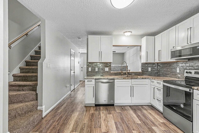 Building Photo - 103 Meadowbrook Ln