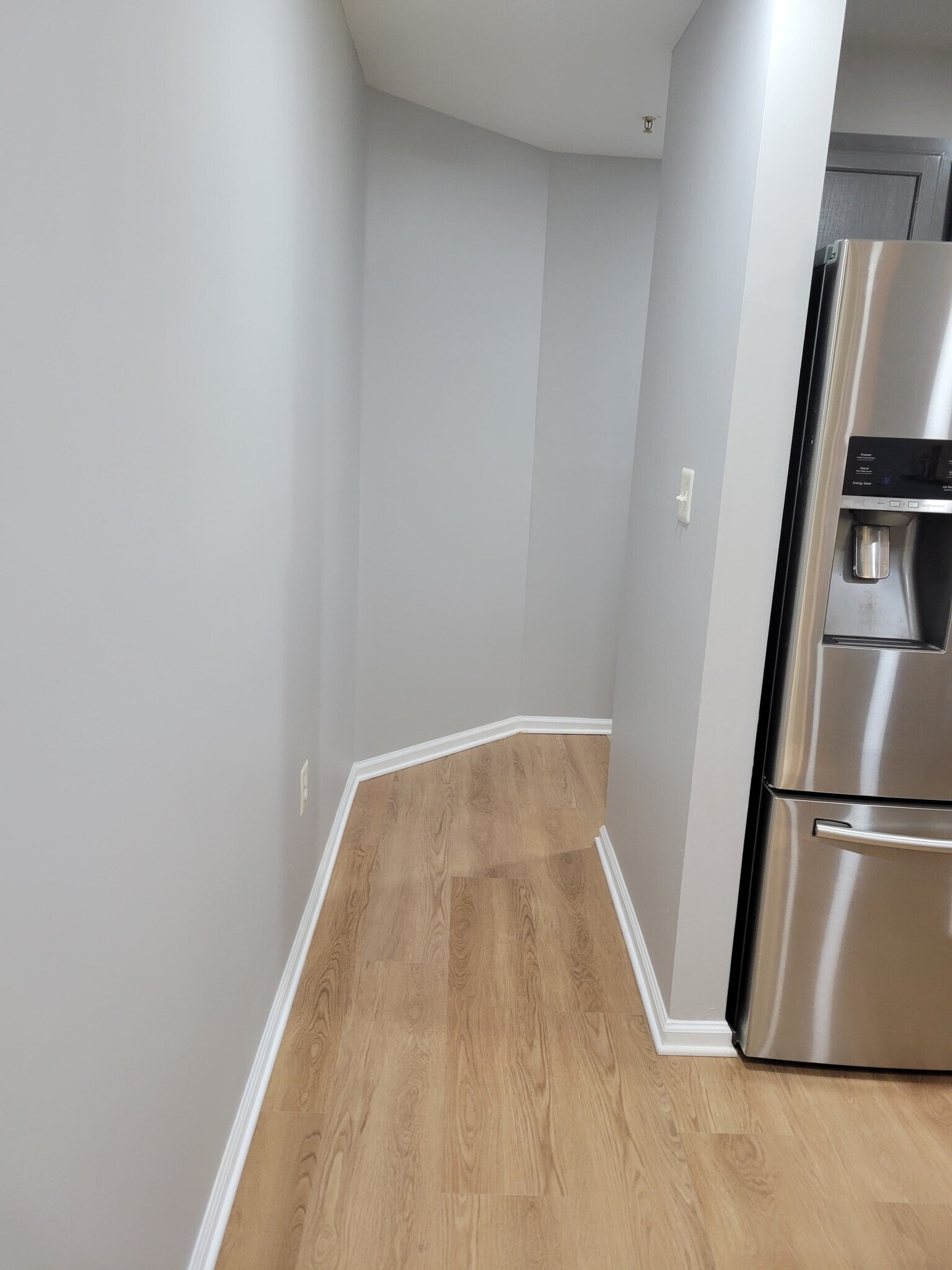 Building Photo - 103 Rip Van Dam Ct