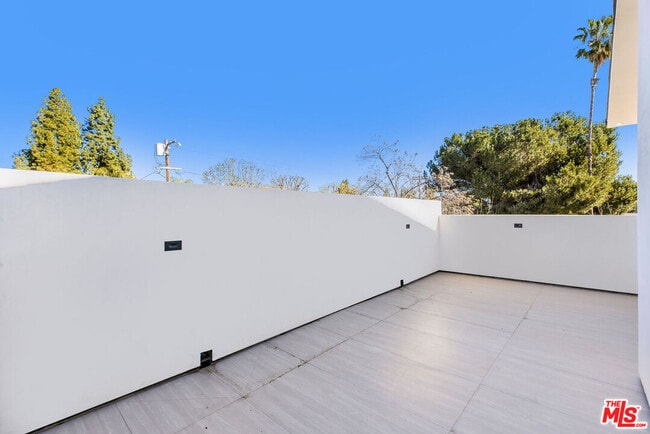 Building Photo - 19535 Strathern St