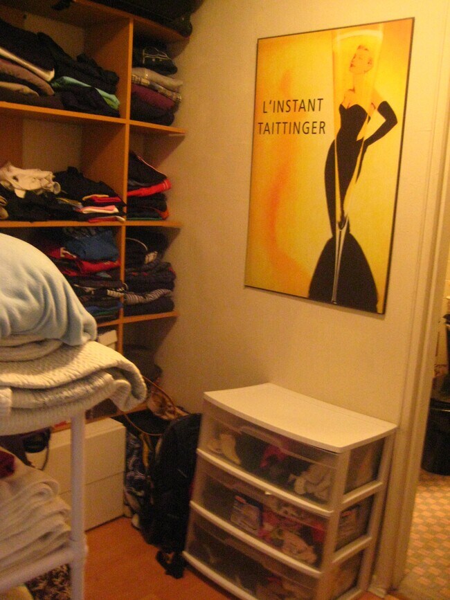 closet - 2101 Chestnut St