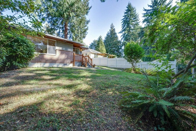 Building Photo - **NO SHOWINGS, WE ALREADY HAVE AN APPLICAT...