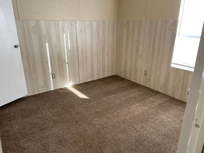 Building Photo - In the KEYS ... Open Floor plan 3 bedroom 2 bathroom