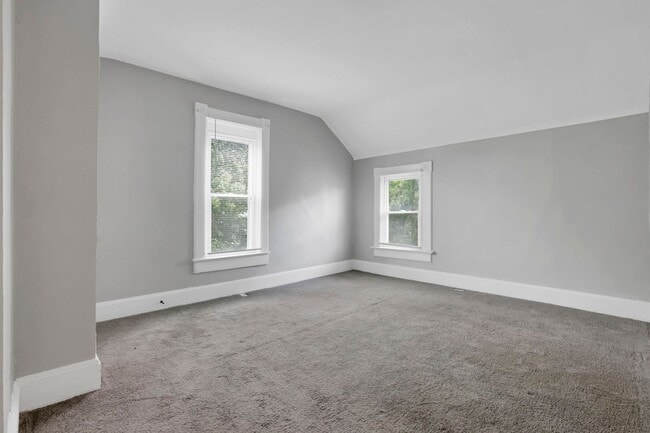 Building Photo - 341 E Markison Ave
