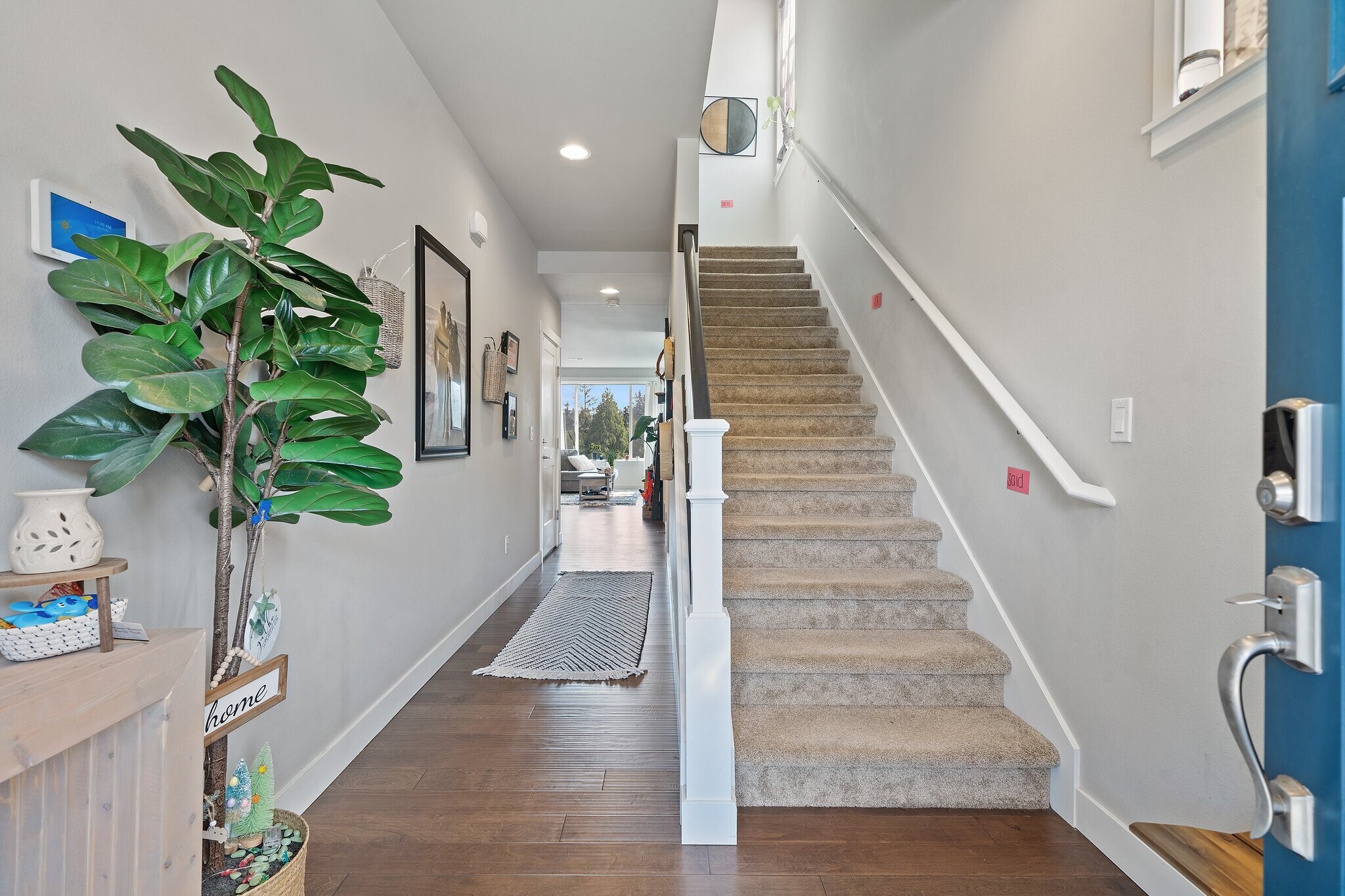 Entry Way - 1182 NE Sockeye Ct