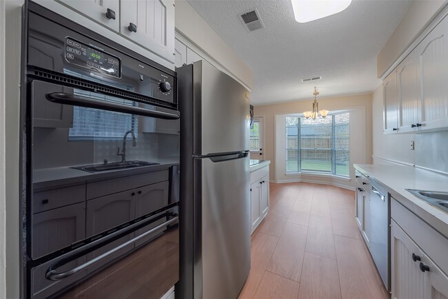 Building Photo - 730 Seamaster Dr