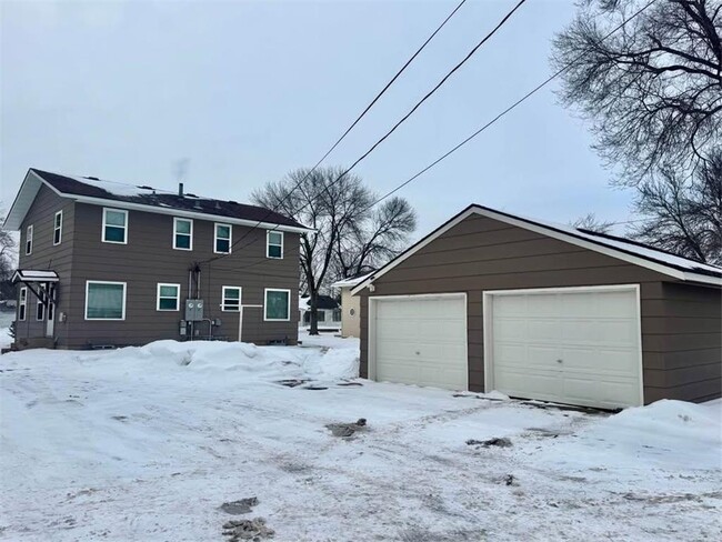 Building Photo - 1132 33rd Ave N