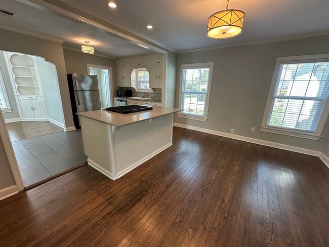 Building Photo - 514 E Charnwood St