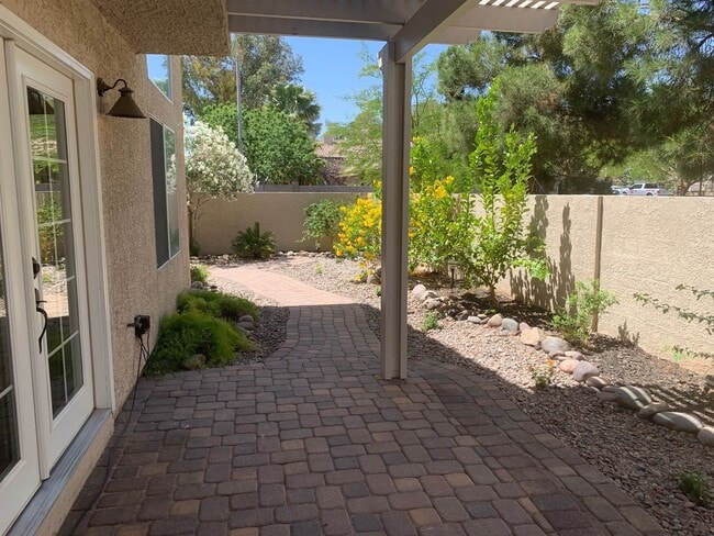 Building Photo - SHOWS LIKE A MODEL- IMMEDIATE MOVE-IN!!!