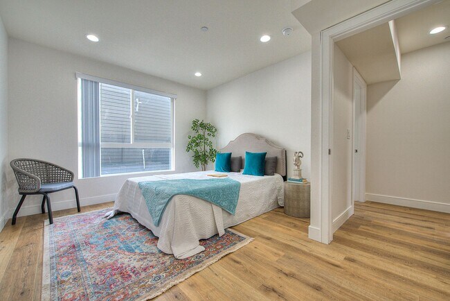 Building Photo - 11726 Hamlin St