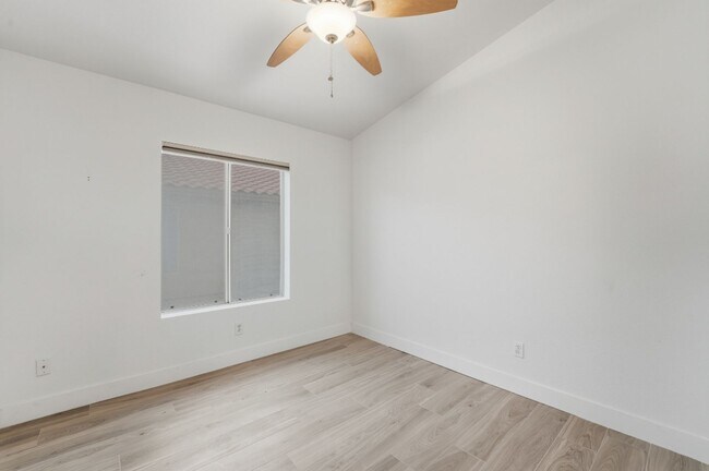Building Photo - Modern & Spacious 3 Bed 2 Bath Home in Nor...