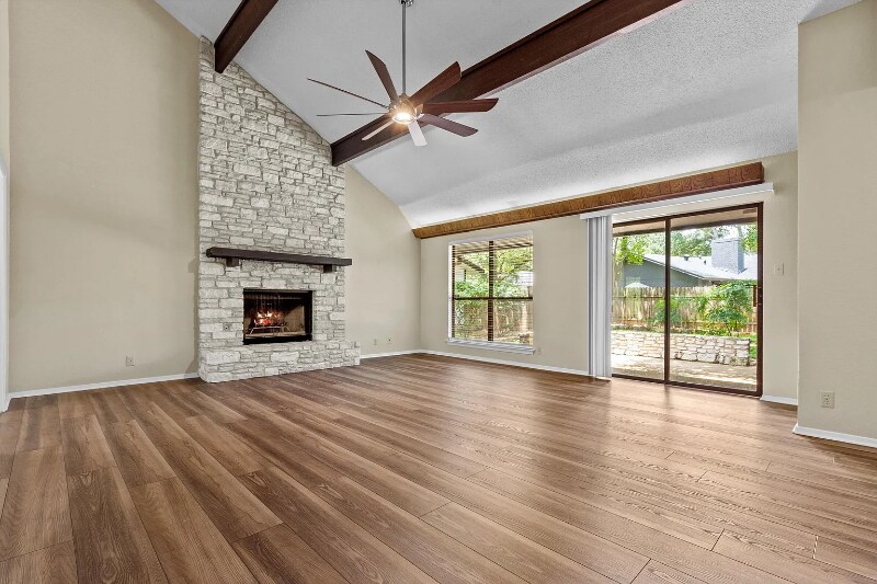 Building Photo - 8606 Mesa Dr