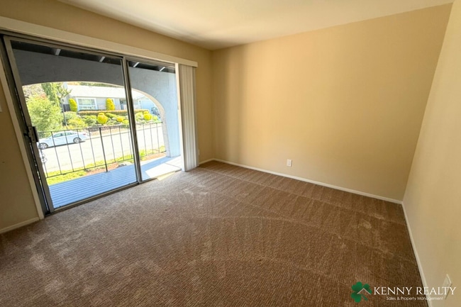 Building Photo - Large Updated 5 Bedroom Home in San Mateo ...