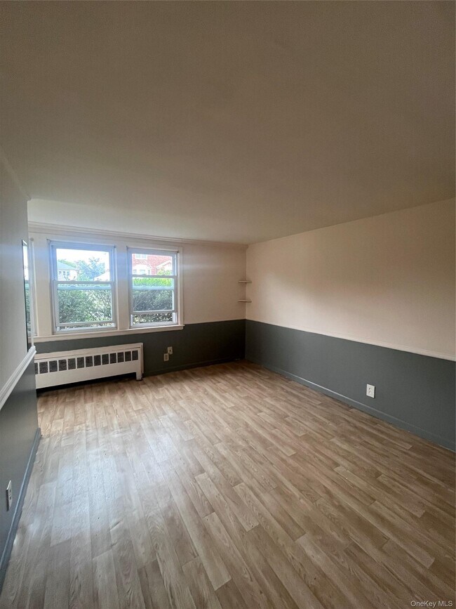Building Photo - 348 E Beech St