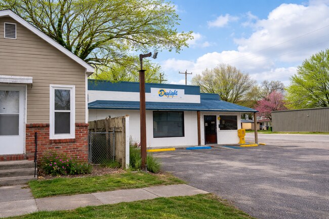 Building Photo - Renovated 1BR | Dogs & Cats Welcome | Water & Trash Included | Columbus KS