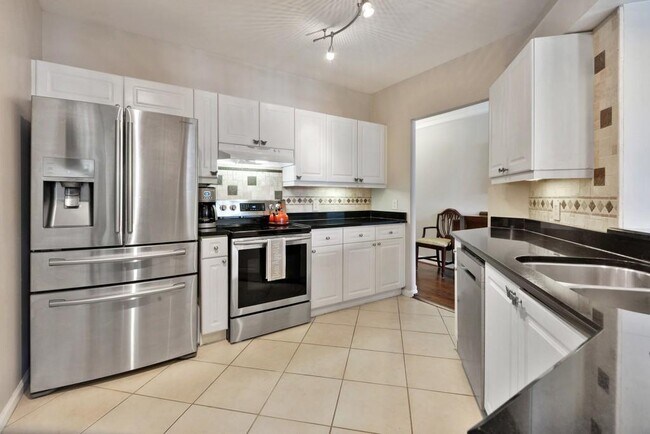 Primary Photo - 3334 Peachtree Rd NE