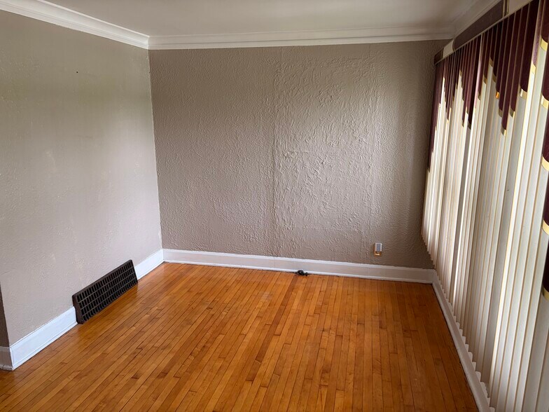Living Room - 4159 N 20th St