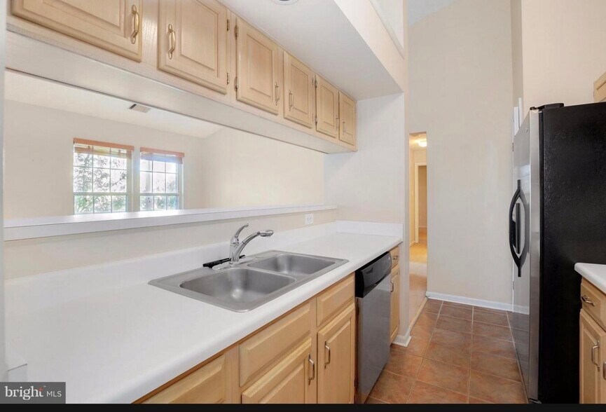 Building Photo - 13100 Briarcliff Terrace