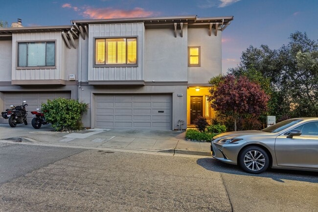 Building Photo - Spacious 4-Story Townhouse with Panoramic ...