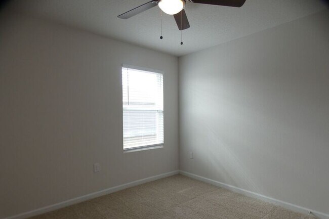 Building Photo - 5970 Smarty Jones Wy