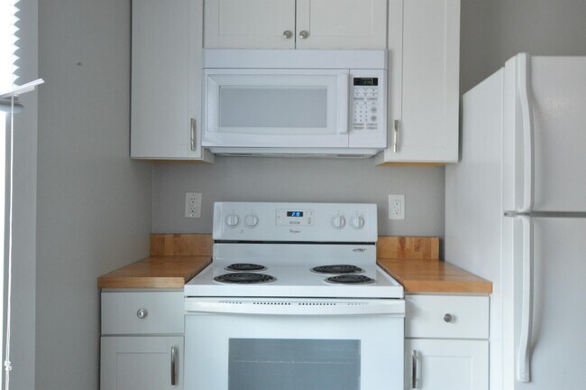 Building Photo - 1 E Raymond St
