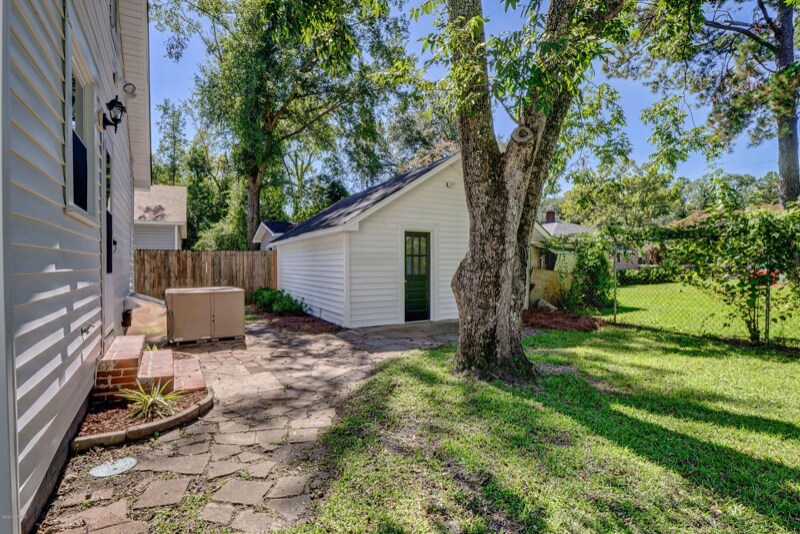 Building Photo - 105 Montgomery Ave