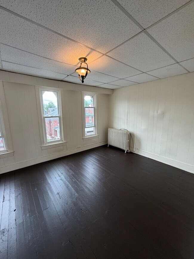 Building Photo - 741 W Princess St