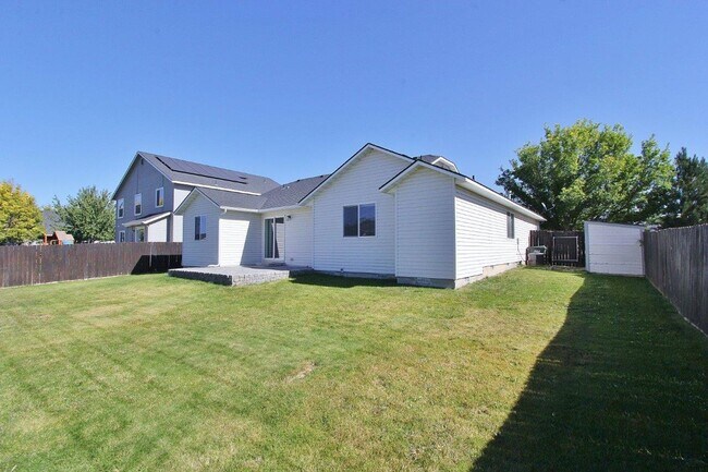 Building Photo - Immaculate Single-Level Home