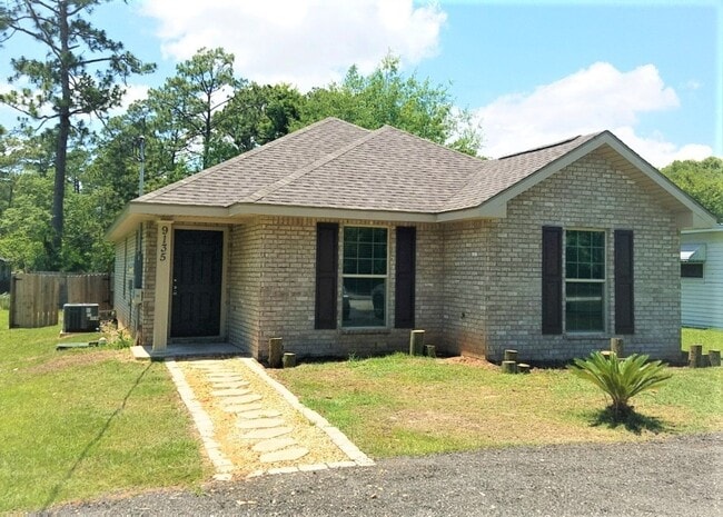 Building Photo - Adorable home steps from Wolf Bay!