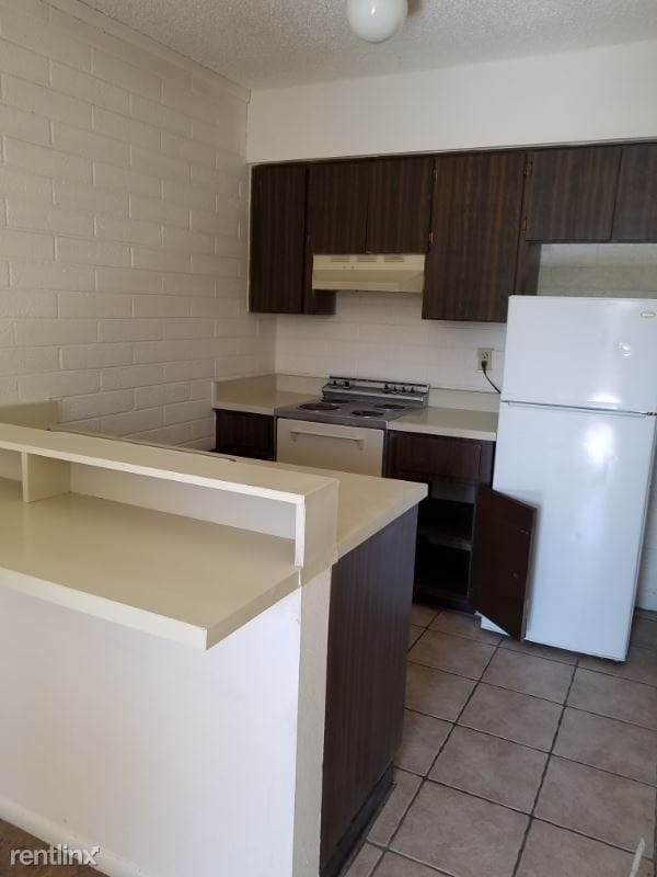 Building Photo - 1 br, 1 bath Apartment - 3247 E Pinchot Ave