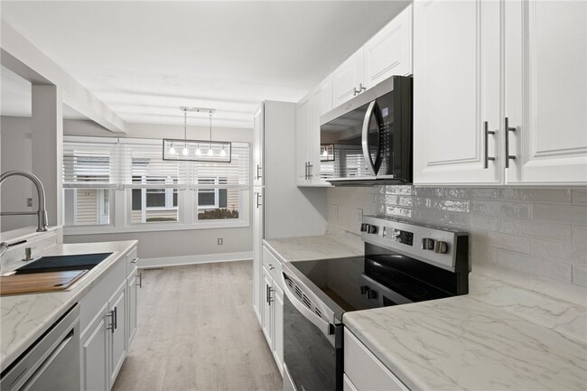 Building Photo - 34 Arrowhead Way S