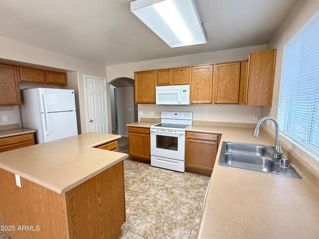 Building Photo - 11829 W Shaw Butte Dr