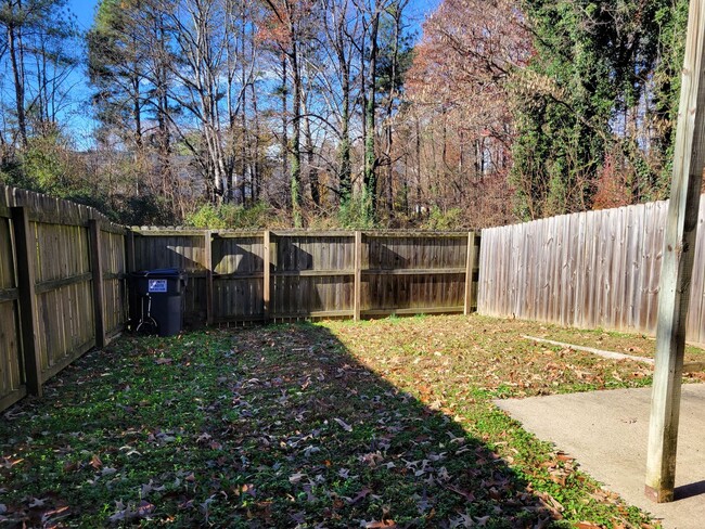 Building Photo - 3 Story Townhouse in Sturbridge Village