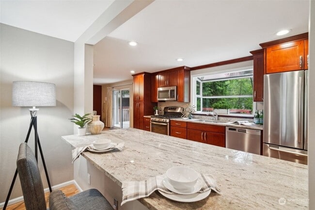 Building Photo - Spacious 3 Bedroom Home In Mountlake Terra...