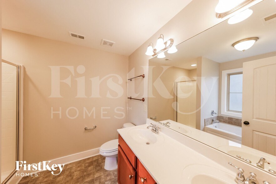 Building Photo - 256 Kingston Cir