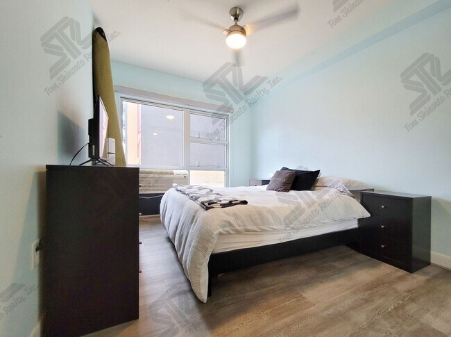 Building Photo - AVAILABLE SOON - 1BR / 1Bath / 1Pkg - Rent...