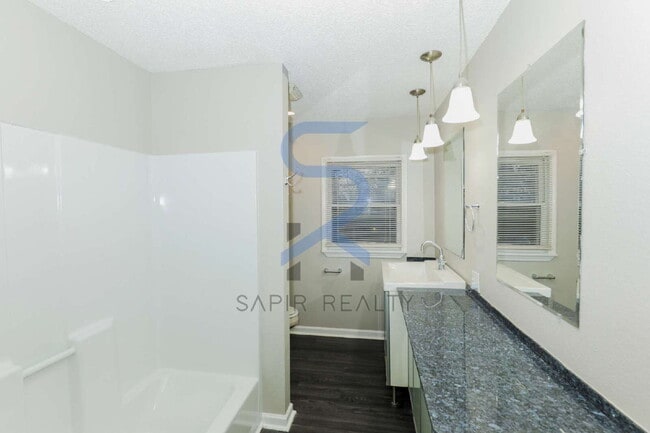 Building Photo - 2018 Pryor Rd SW