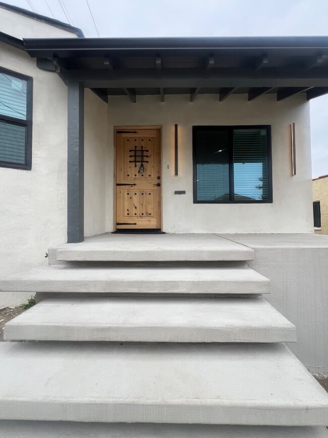 Building Photo - 3543 Homeland Dr