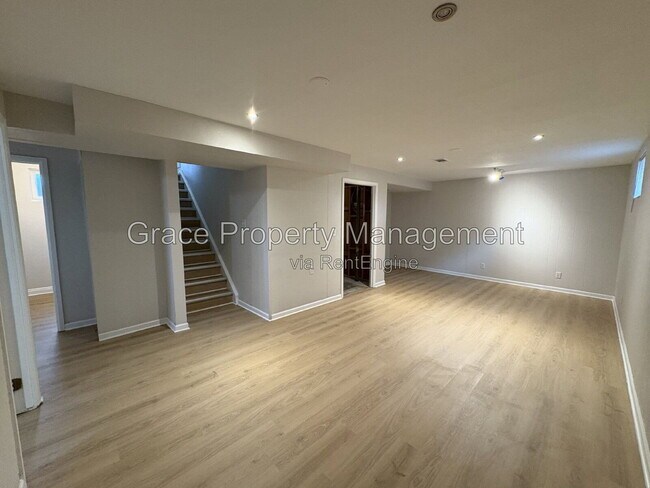 Building Photo - 1540 E 112th Pl