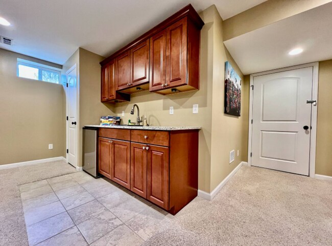 Building Photo - 5531 Oakview Terrace