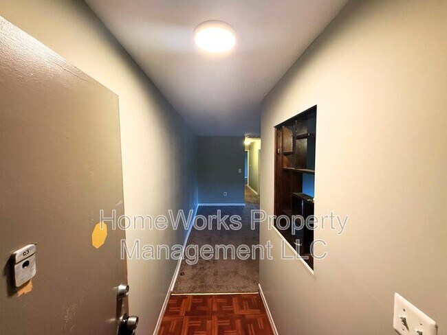 Building Photo - 9633 White Acre Rd