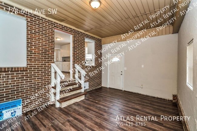 Building Photo - 728 6th Ave SW