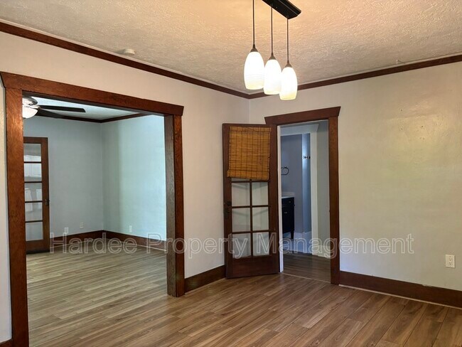Building Photo - 1519 W Sherman St