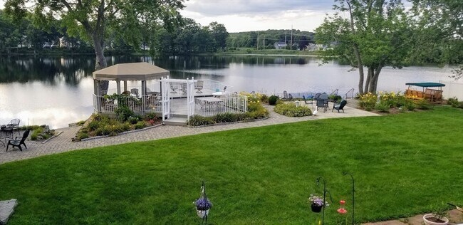 Building Photo - 253 Lynn St